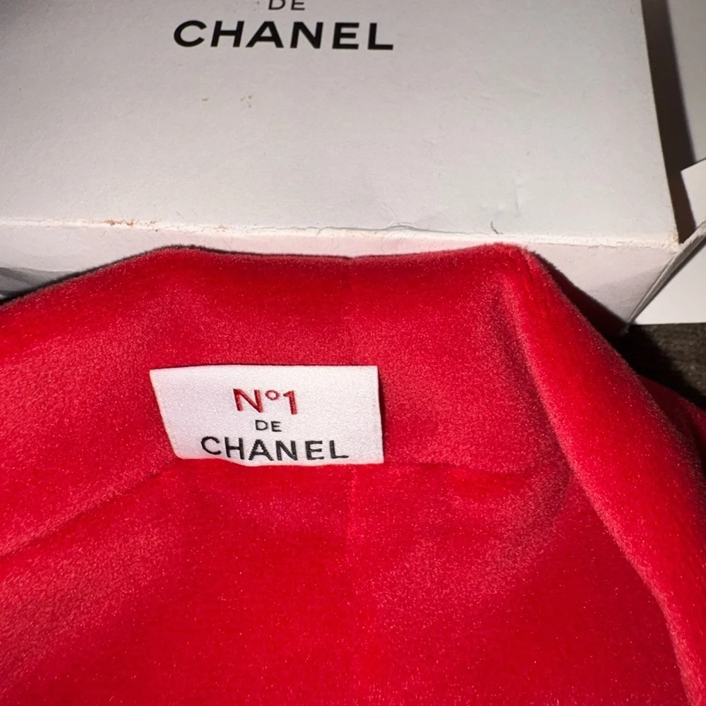 Chanel No.1 De Chanel Velvet Spa Headband by